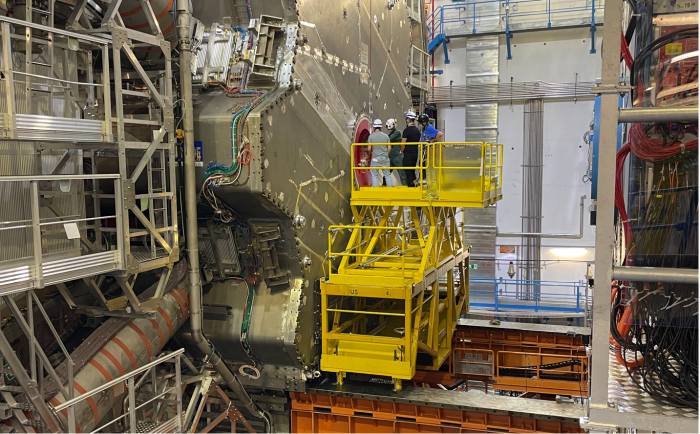 VT support installation A-side installation (Image: Oliver Boettcher – HL-LHC WP8)